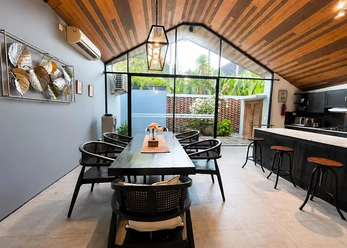 Coco 3br Kuta Bali Near Geger By Travelio