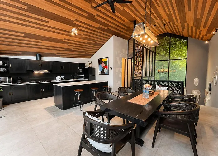 Coco 3br Kuta Bali Near Geger By Travelio Вилла Нуса-Дуа