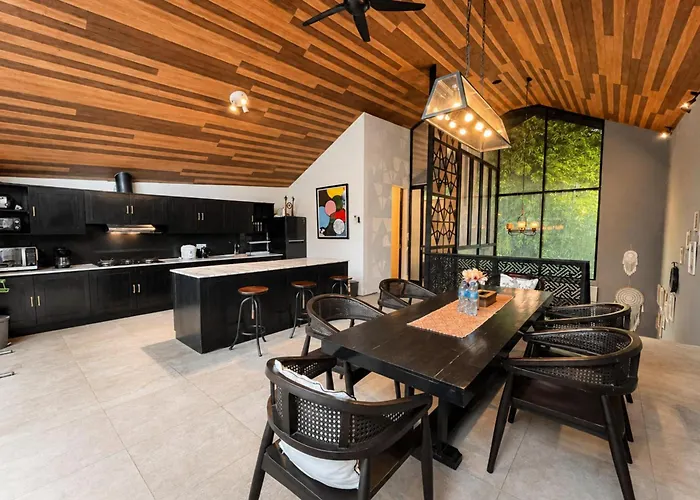 Coco 3br Kuta Bali Near Geger By Travelio Вилла Нуса-Дуа